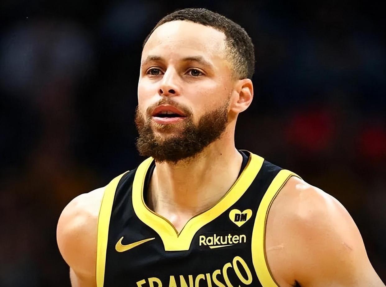 爱游戏-库里回归赛场，回归赛场首场状态亮眼，雄鹿观众沸腾！的简单介绍