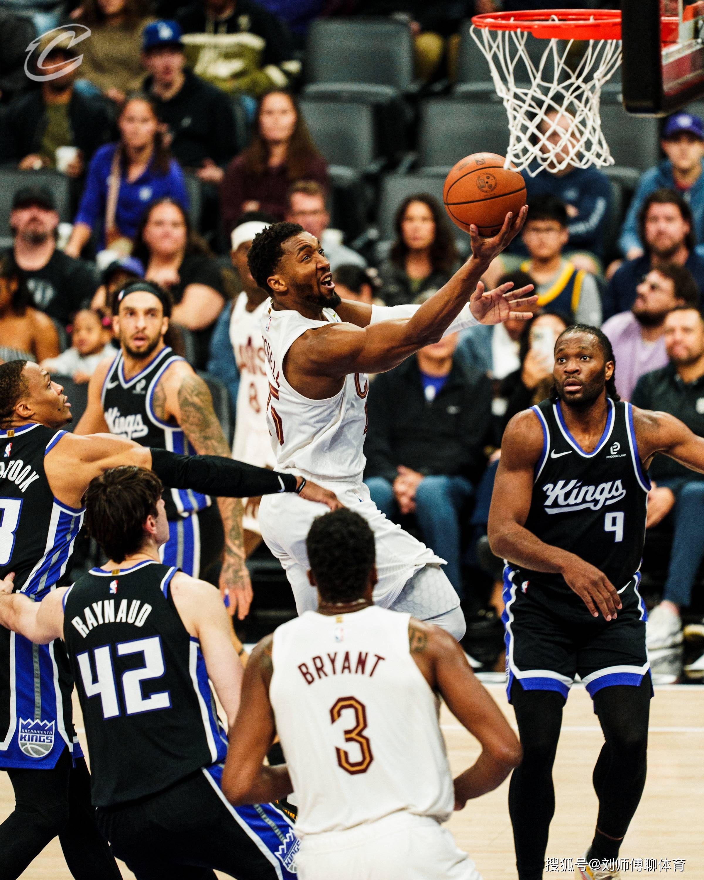 AYX-哈登回归赛场，出色防守首场状态亮眼，美国队观众沸腾！的简单介绍